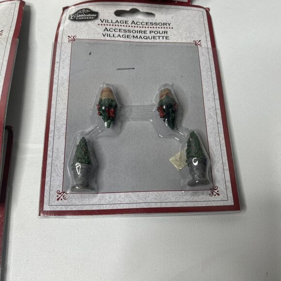 Lot Of 7 Cobblestone Corners Christmas Village Accessories - Picture 5 of 8